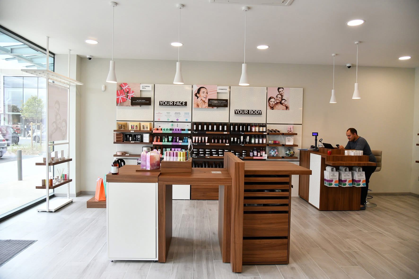 Intérieur d'une boutique de cosmétiques