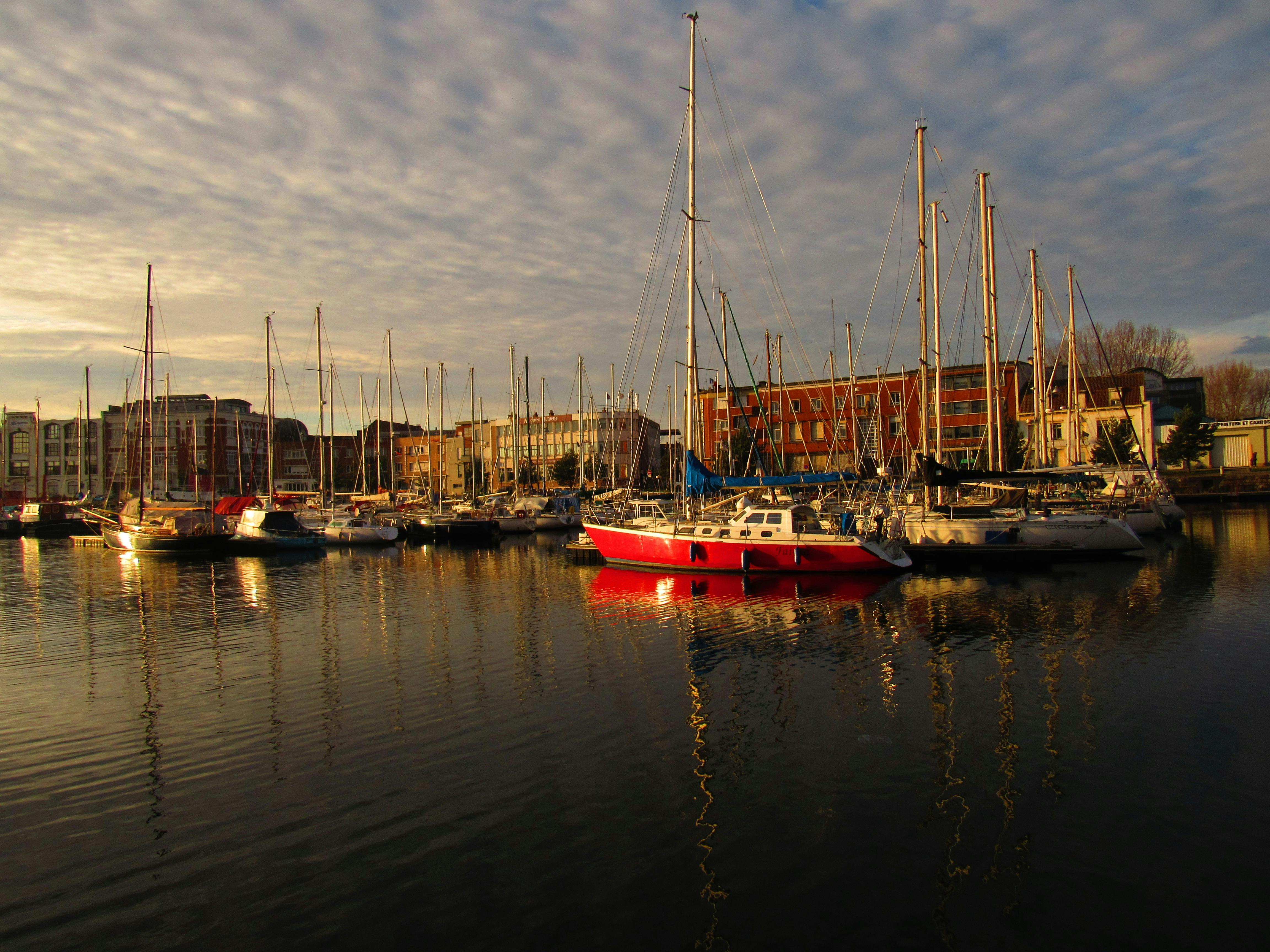Port avec des bateaux