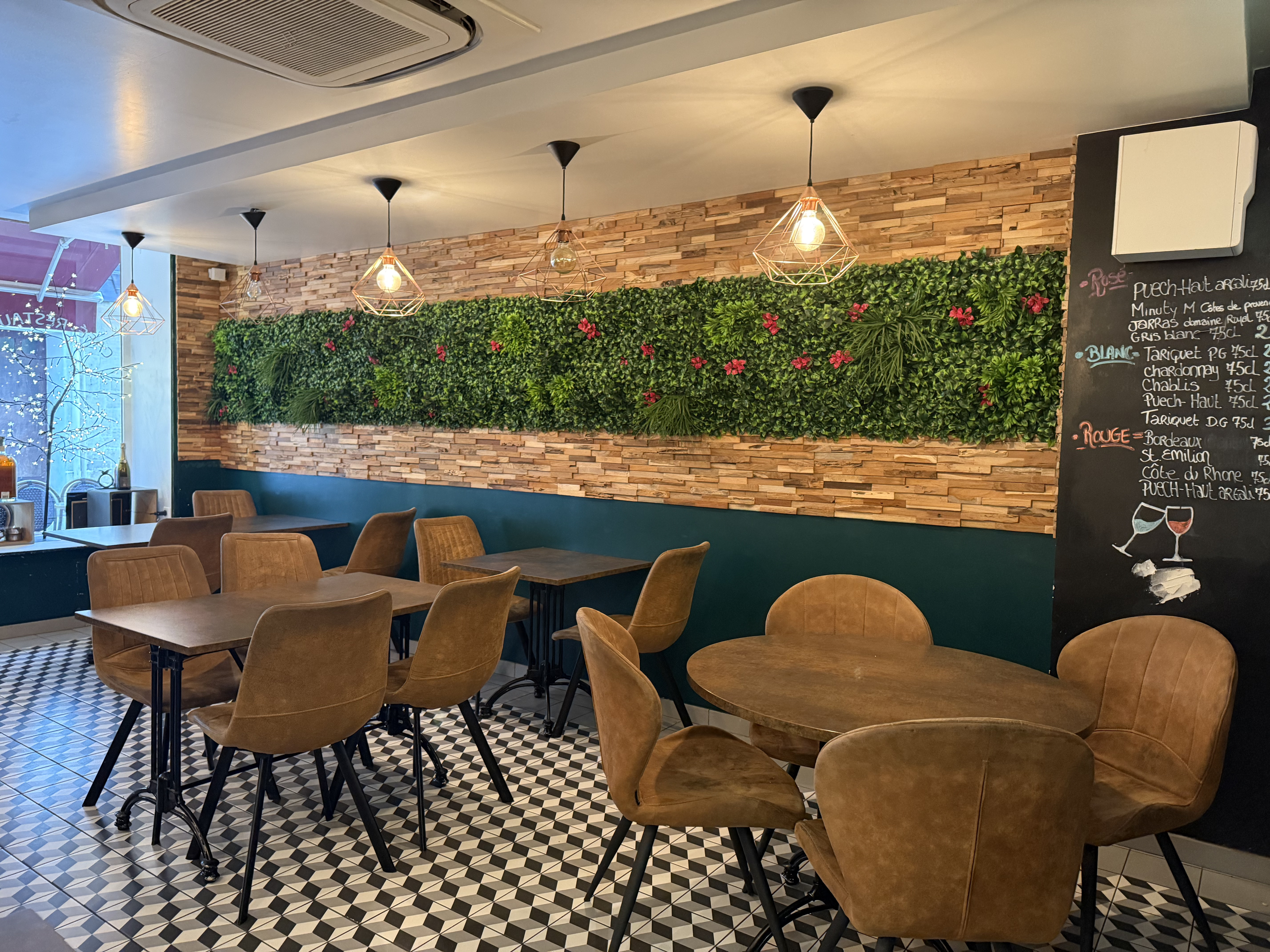 bar restaurant