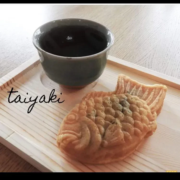 Taiyaki takoyaki sur un plateau en forme de poisson