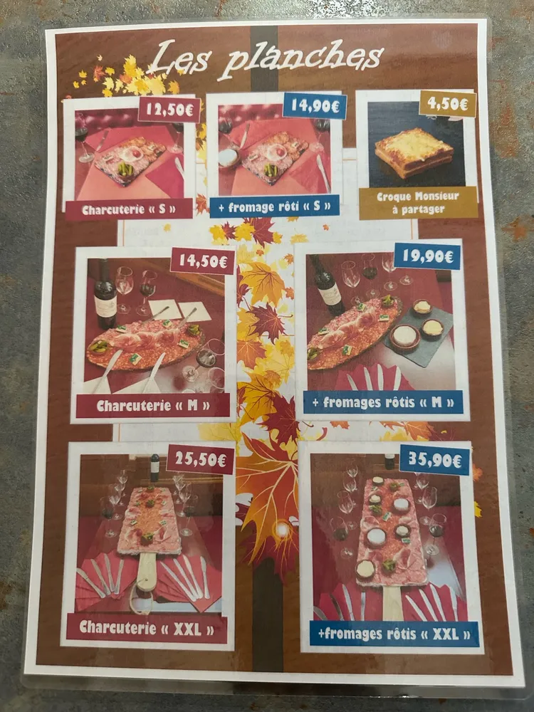 Présentation des différentes planches de charcuterie du restaurant