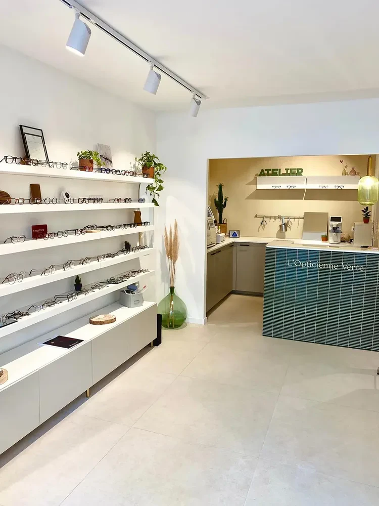 Intérieur d'une boutique d'optique