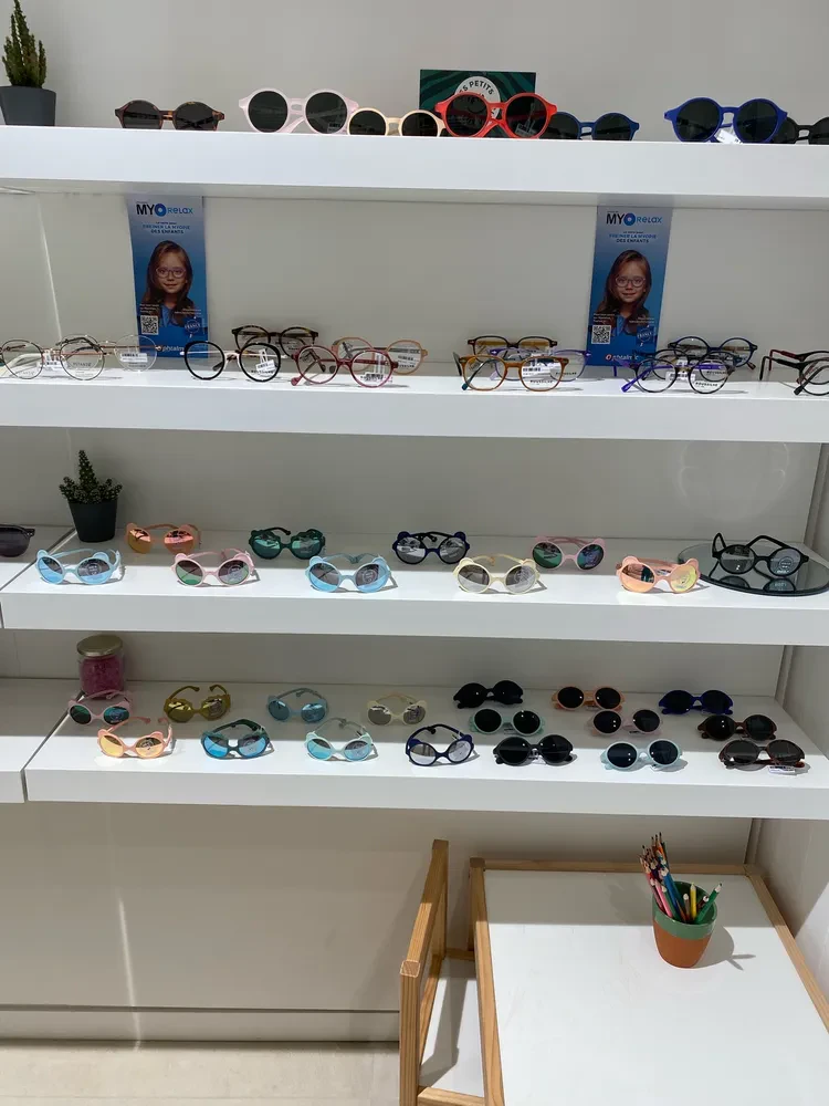 Lunettes exposées dans une boutique