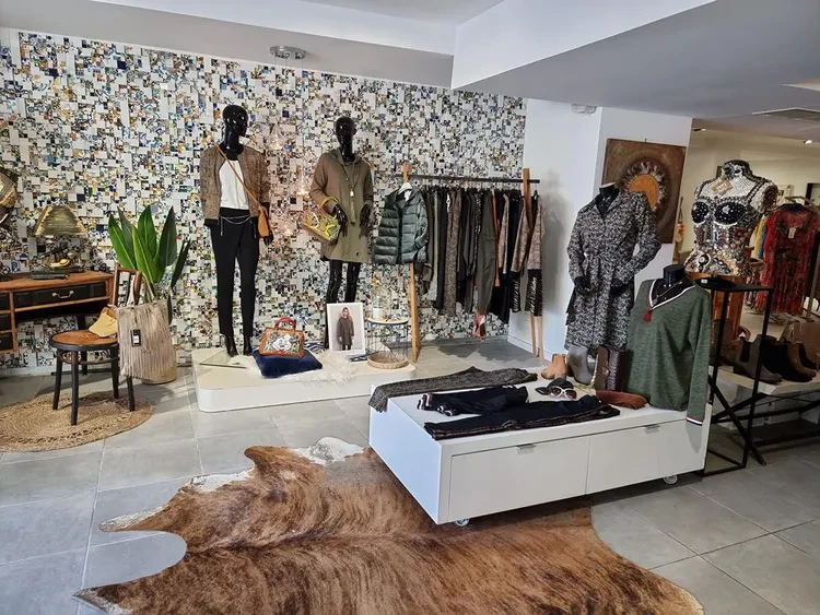 Intérieur d'une boutique de mode