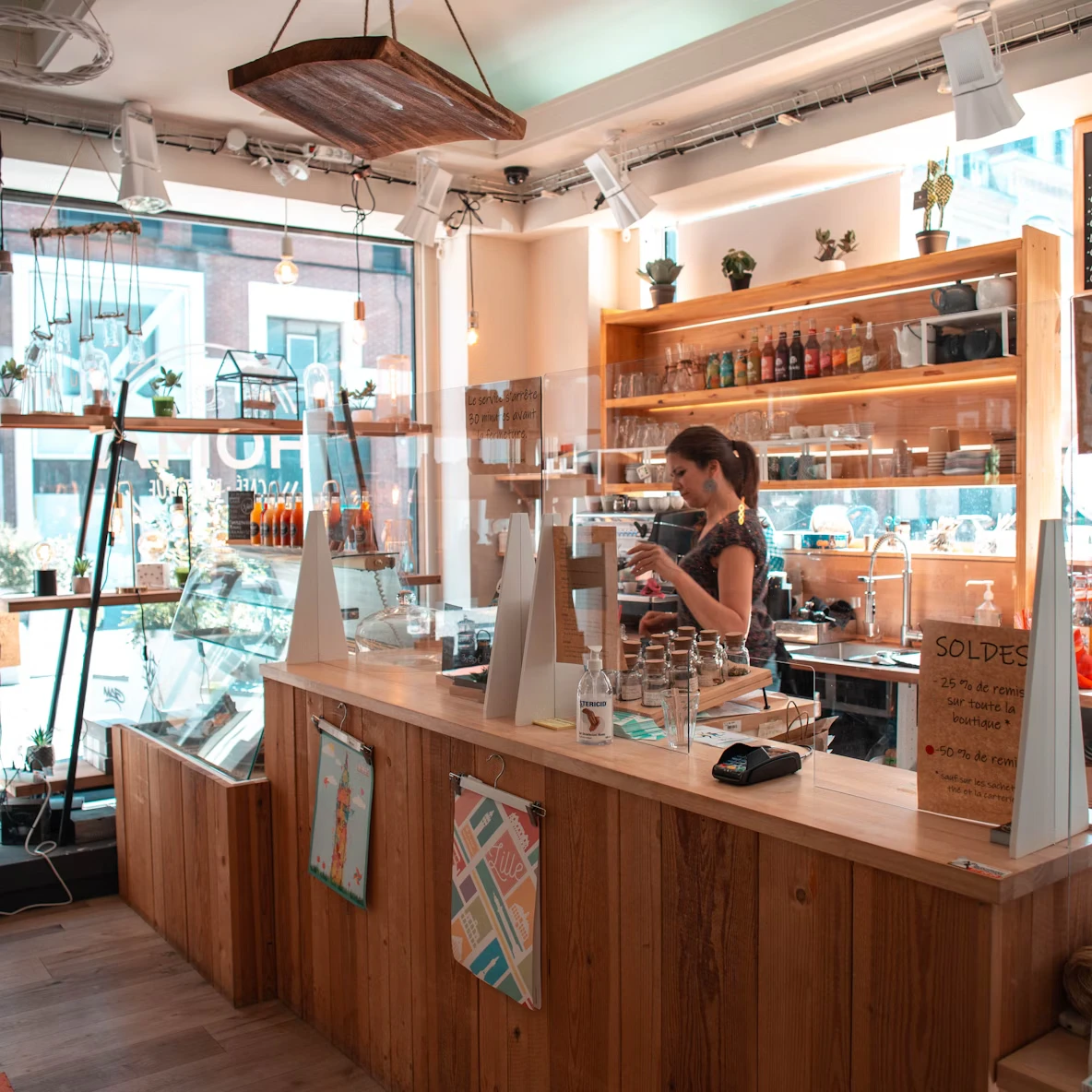 Comptoir d'une boutique cafe