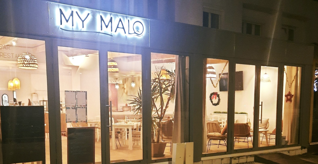 Devanture d'un restaurant de nuit