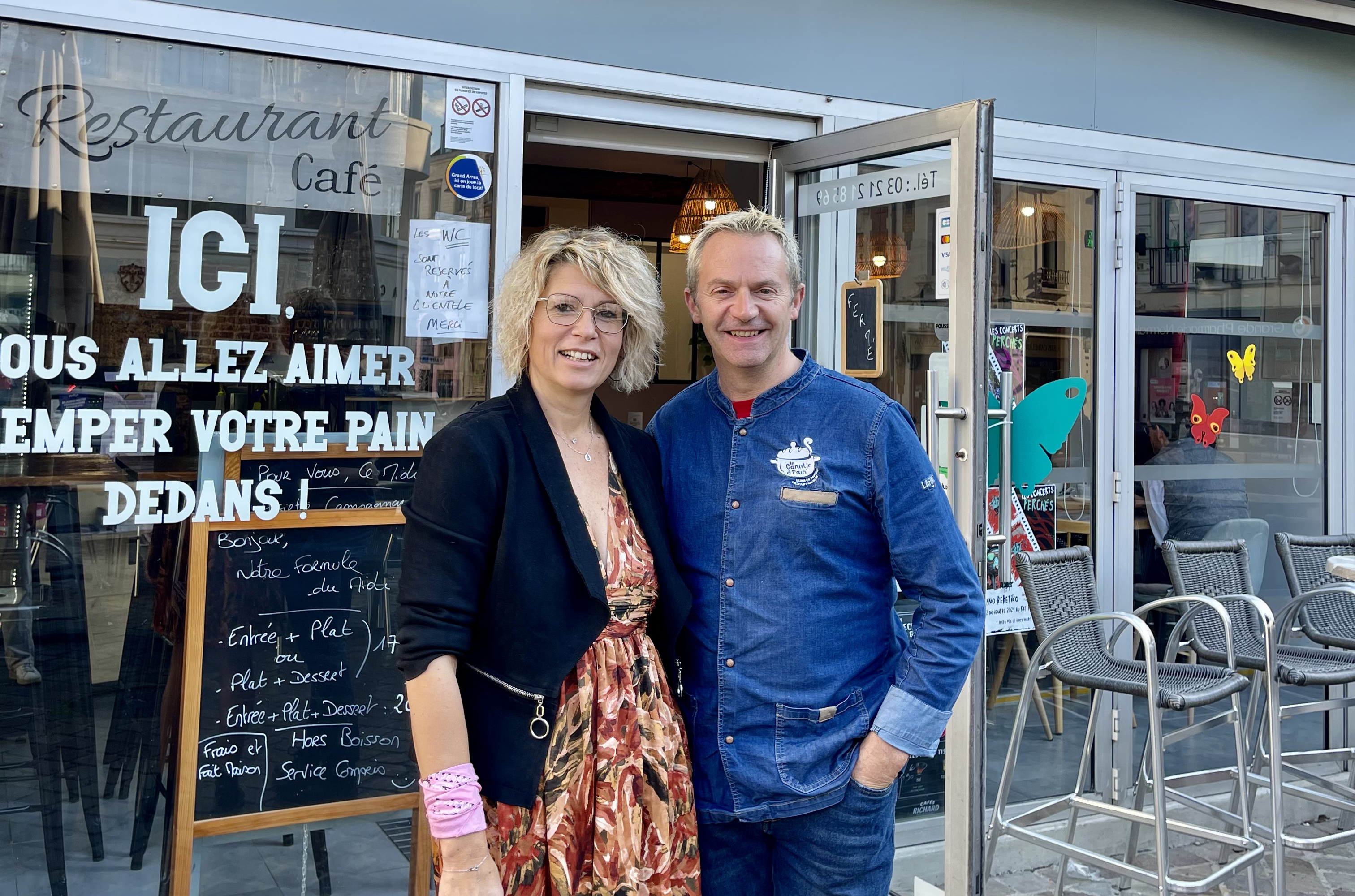 Photo d'un couple de restaurateur