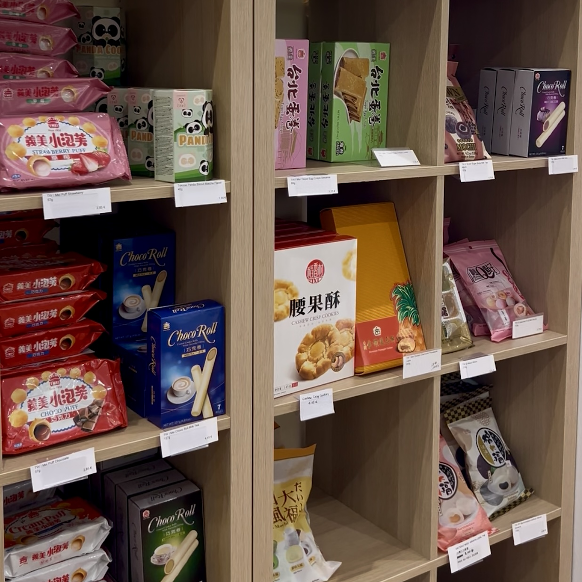 Étagères avec produits alimentaires taïwanais