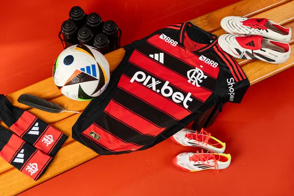 Flamengo Lança Camisa Oficial 2025 com Preço Astronômico: Quase R$ 700 pelo Modelo Top de Linha!