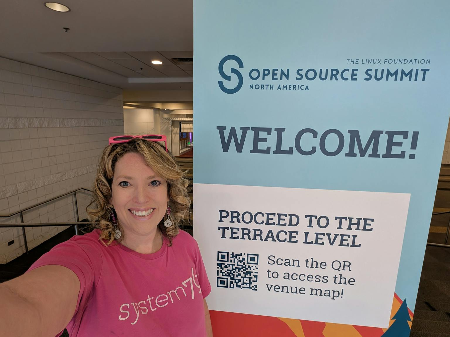 Emma next to Open Source Summit Welcome sign
