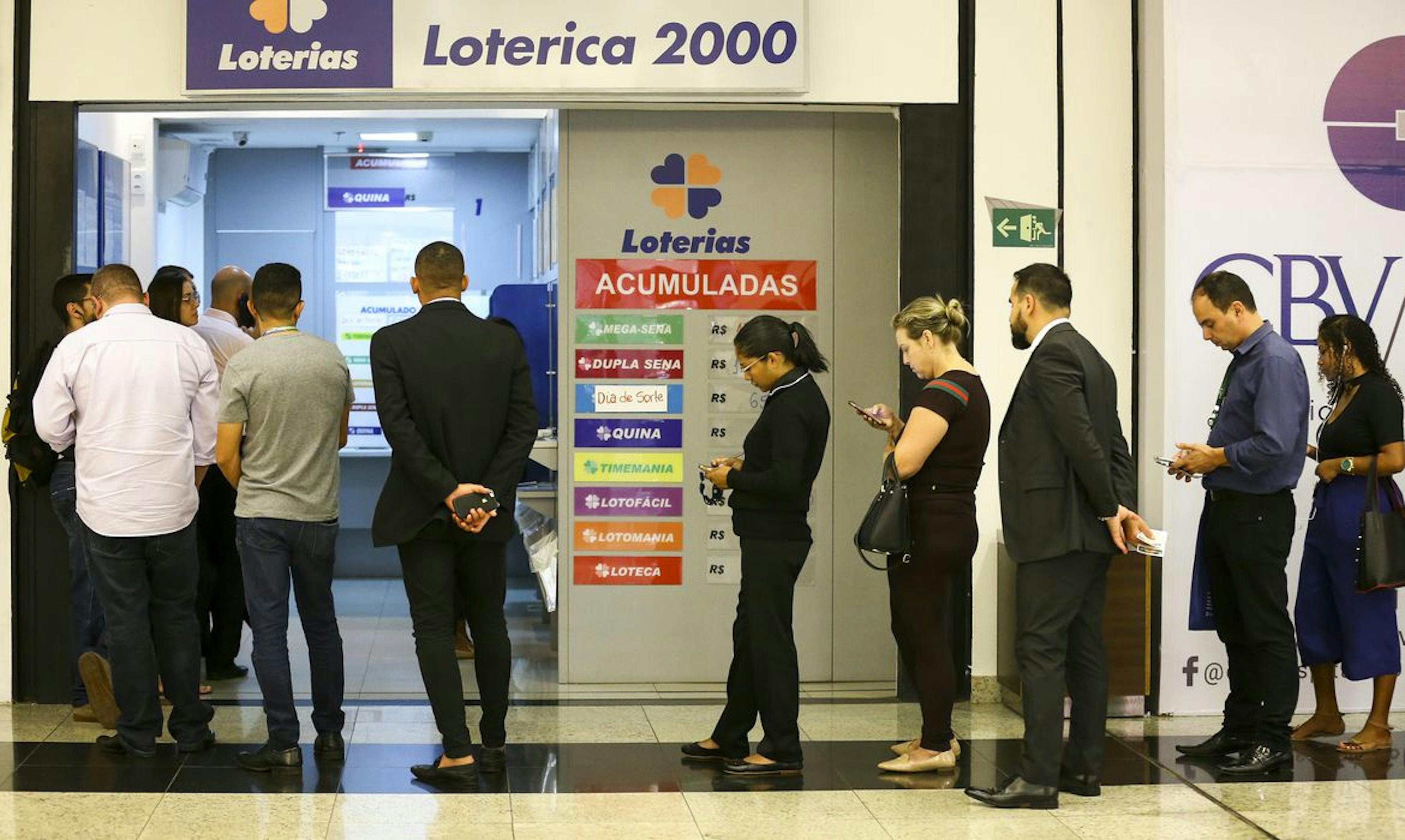 Line to buy lottery ticket