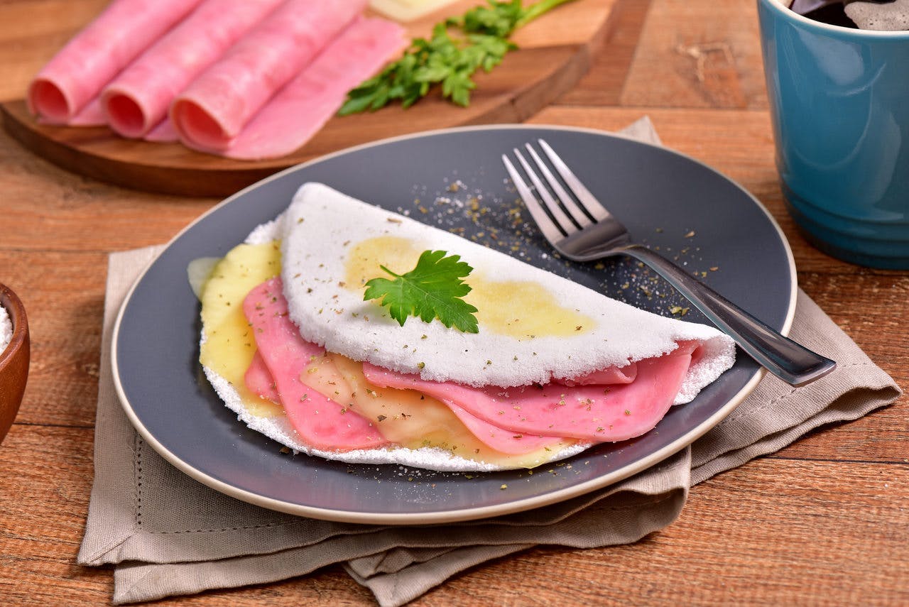 Tapioca com queijo e presunto