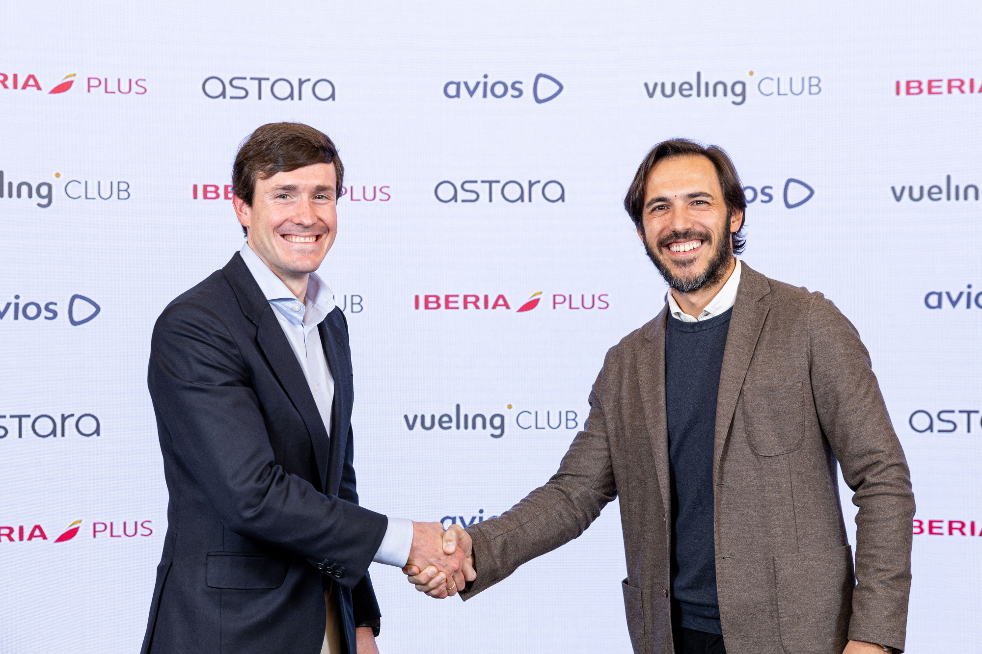 Carlos Reina, Chief de Astara Move junto con Julio Marchena, Head of Partnerships Spain & Latam de IAG Loyalty
