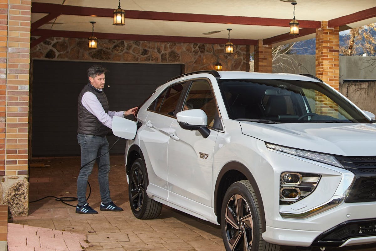 Ahora con Astara, con tu coche eléctrico, suscribe también el punto de recarga