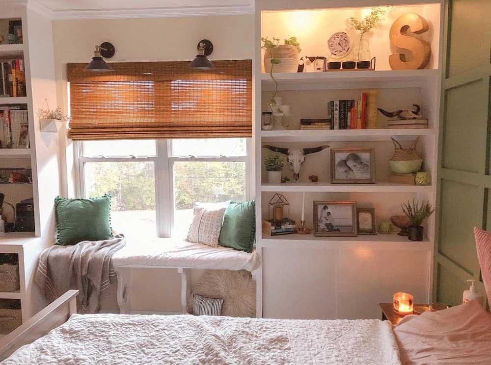 window seat with bookshelves