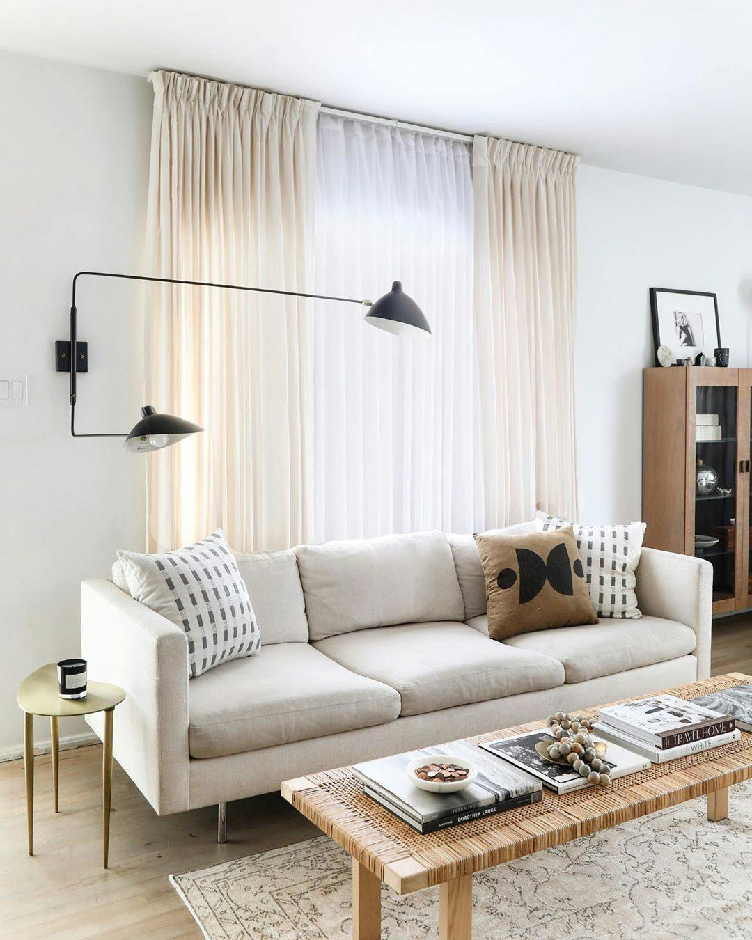 30 Beautiful Living Room Curtain Ideas and Window Treatments