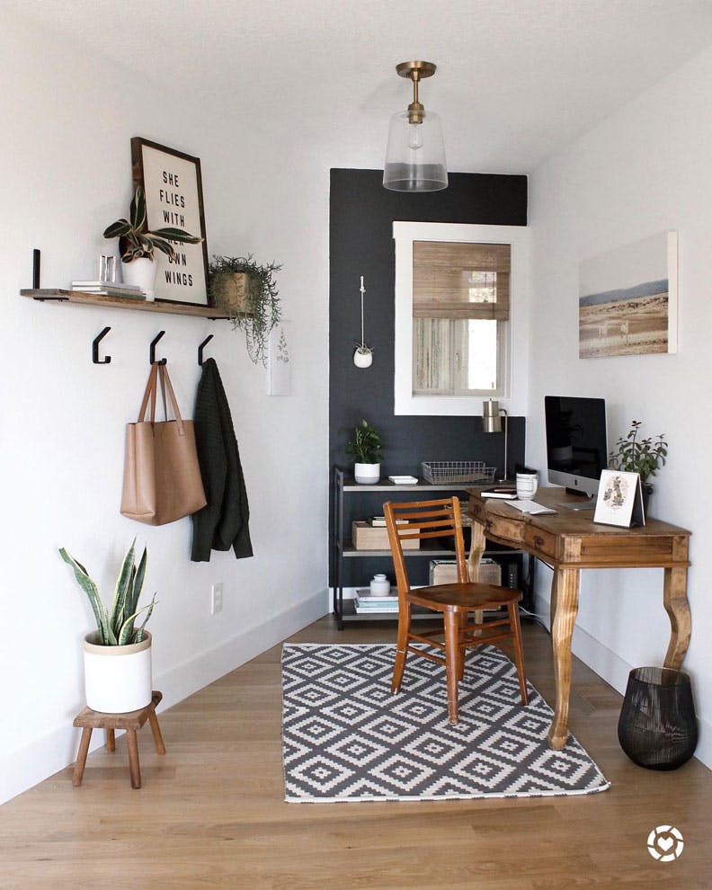  pièce de cordner de forme étrange avec bureau d'école à la maison 