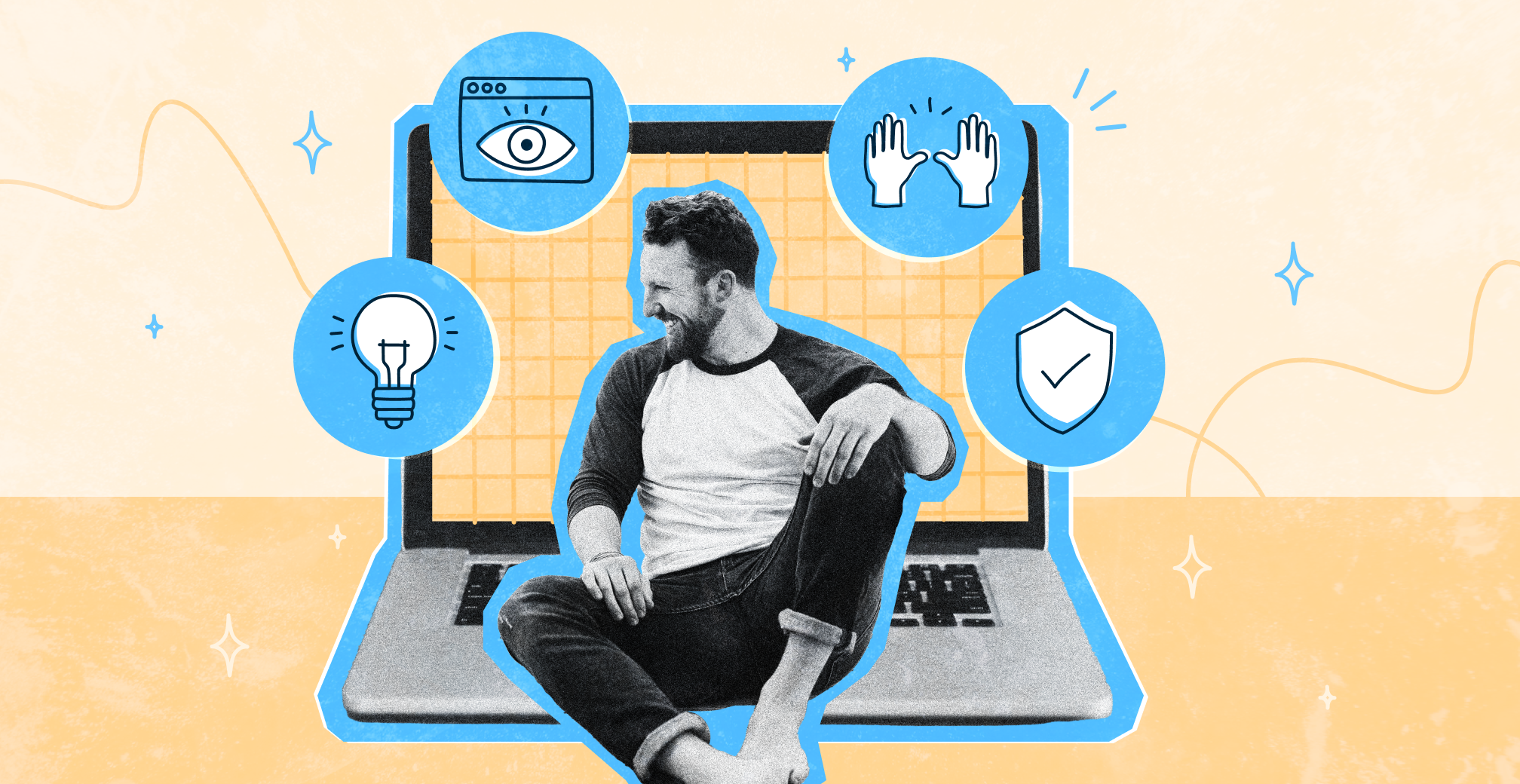 Un homme content devant un ordinateur