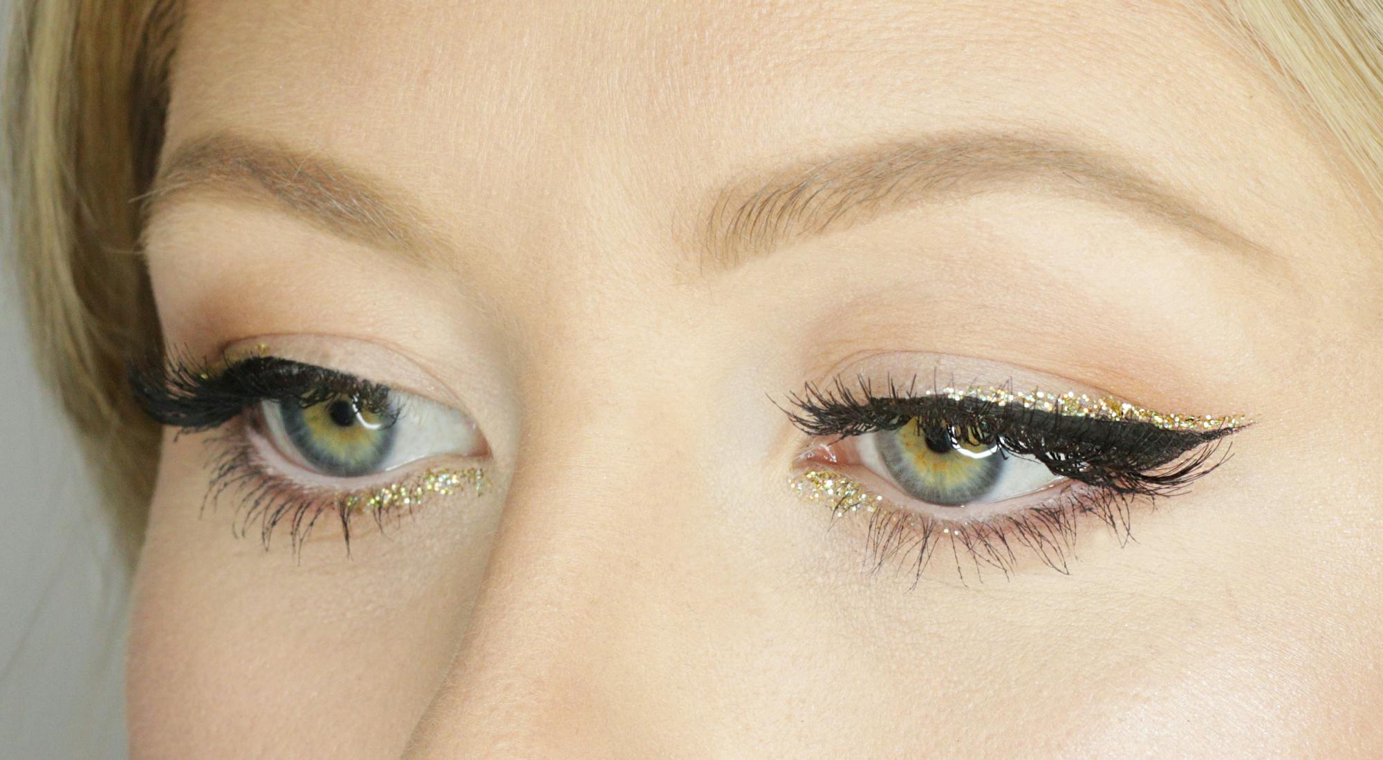 køber Mew Mew slå op Eyeliner tutorial: Christmas glitter | blow LTD