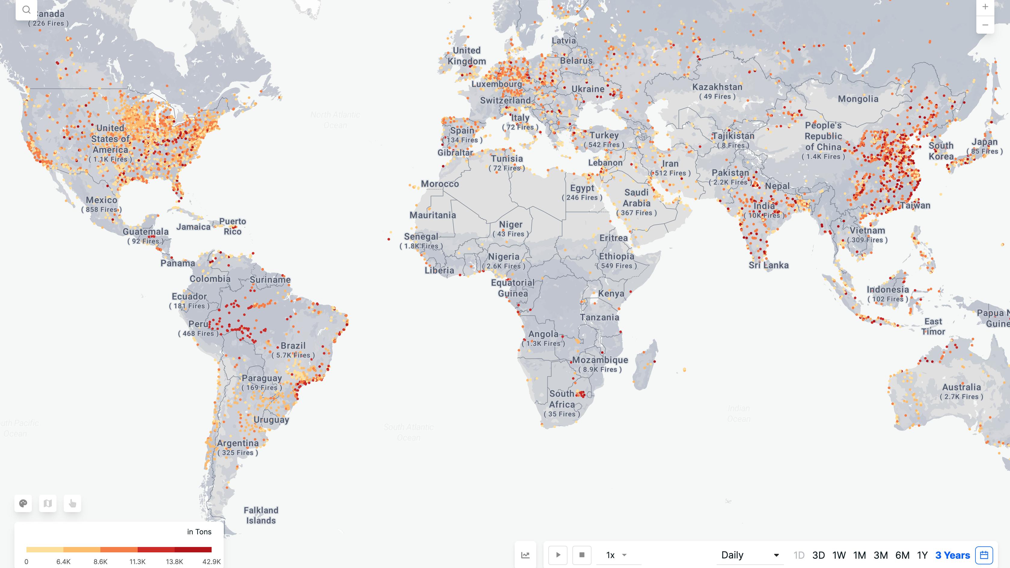 Global distribution of power plants colored according to their estimated CO2 emissions