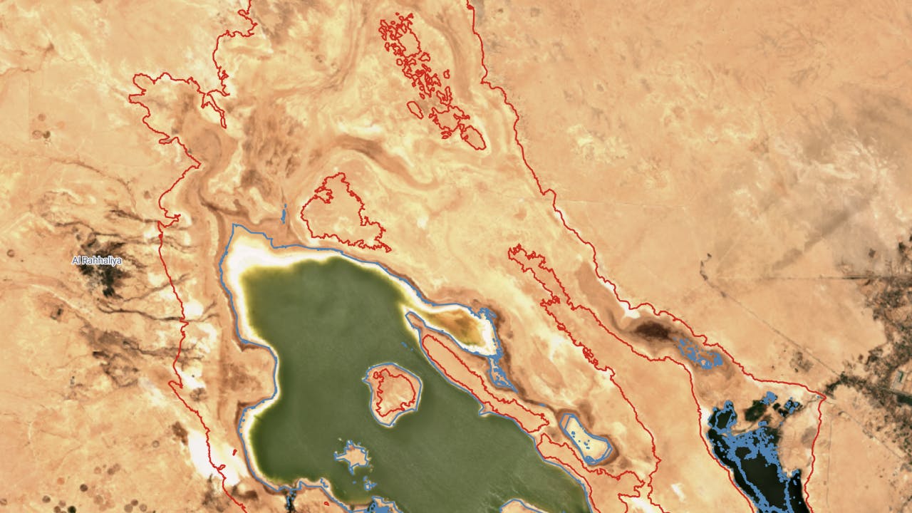 Razazah  Lake, Iraq,  as observed on 30 July 2022 (blue boundary) compared to its full extent (red boundary) 