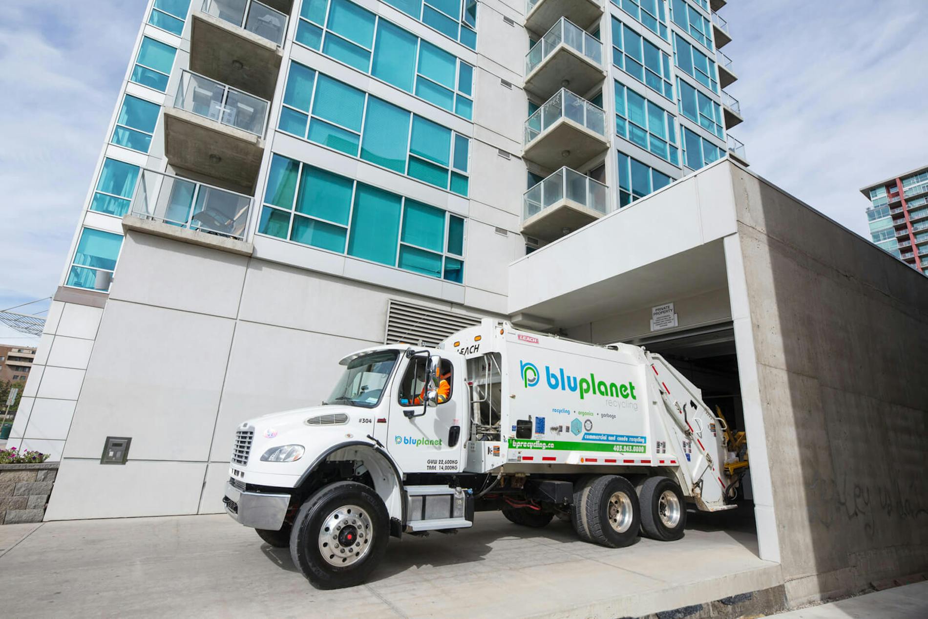 BluPlanet Truck Backing into a Parkade Safely and Efficiently 