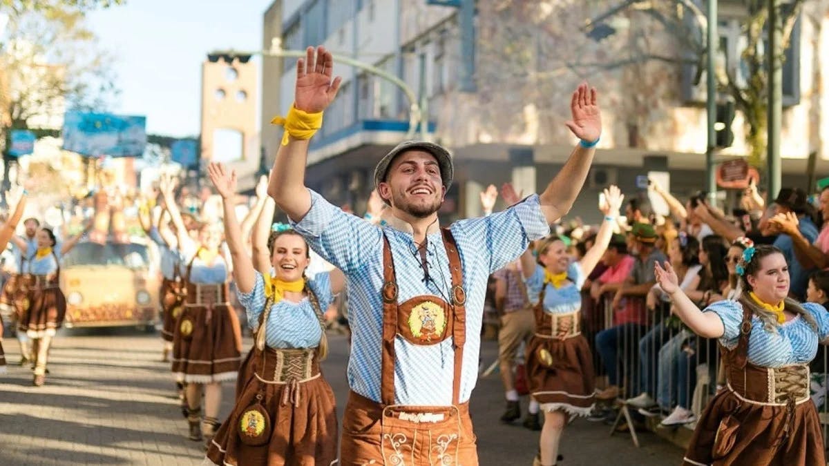 Desfile Oktoberfest Blumenau