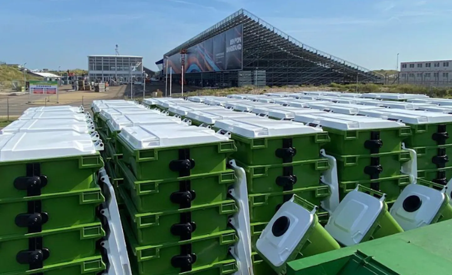 Rolcontainers op circuit in Zandvoort
