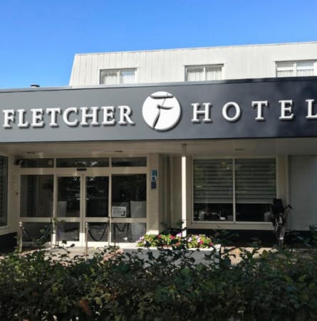 Voorkant van een Fletcher hotel
