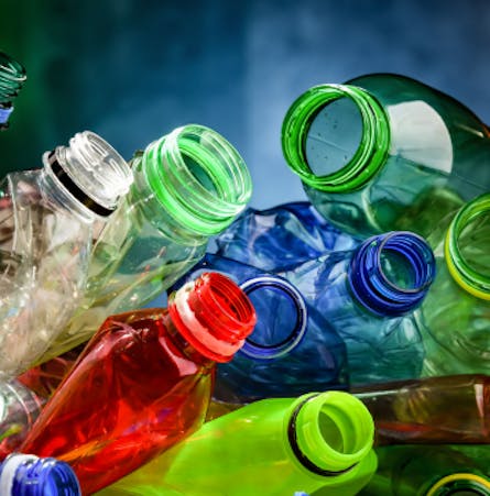 Plastic flessen afval