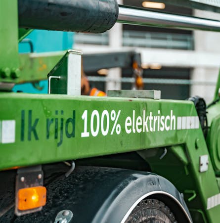 een close up van een elektrische portaalwagen