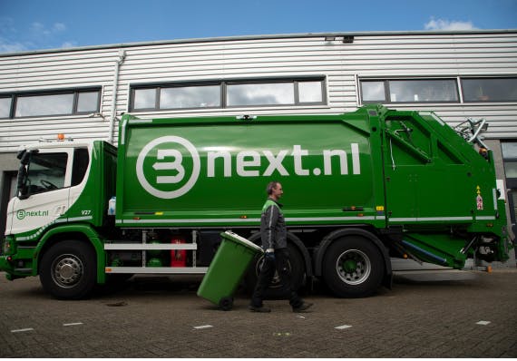Een vuilniswagen