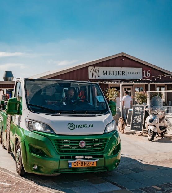Minipers afleveren bij horeca op het strand
