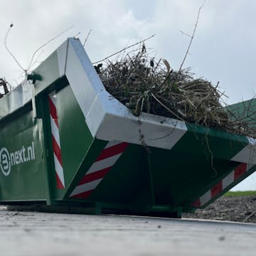 afzetcontainer met daarin tuinafval