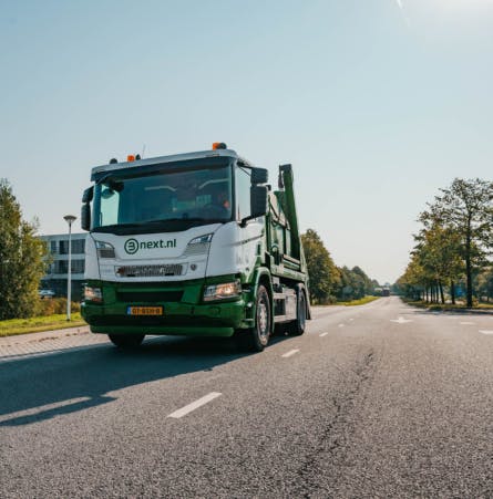 Bnext.nl wagen rijdt door Hilversum