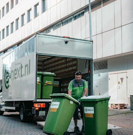 afval wordt gescheiden opgehaald in rolcontainers