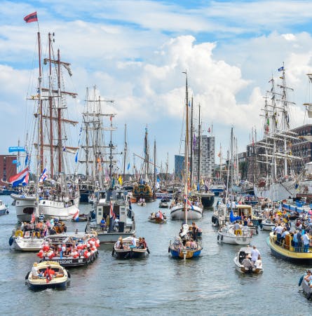 schepen in de haven van Amsterdam tijdens SAIL