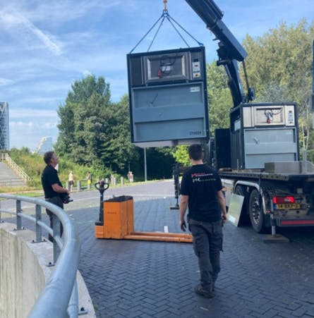 Het plaatsen van een Impress perscontainer