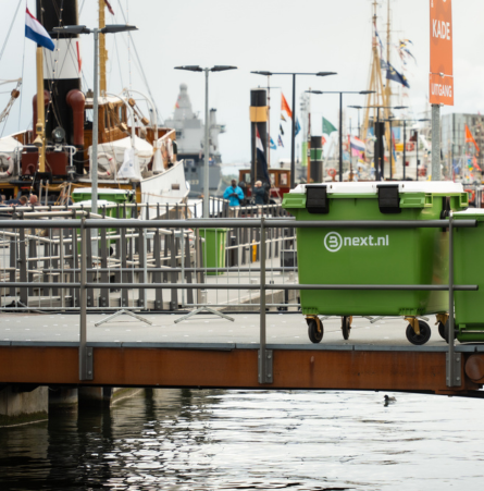 Bnext rolcontainers op een brug in de haven van Amsterdam tijdens SAIL 2025