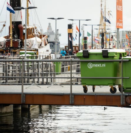 Bnext rolcontainers op een brug in de haven van Amsterdam tijdens SAIL 2025