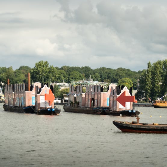 Het Drijf-in ponton tijdens SAIL 2025