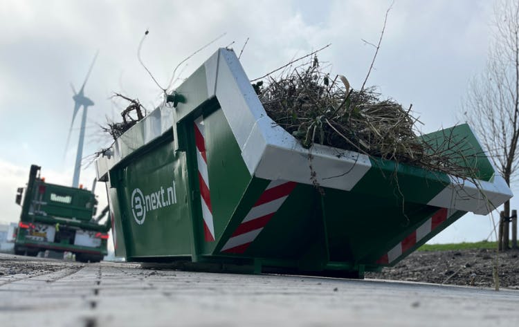 een container vol tuin- en groenafval