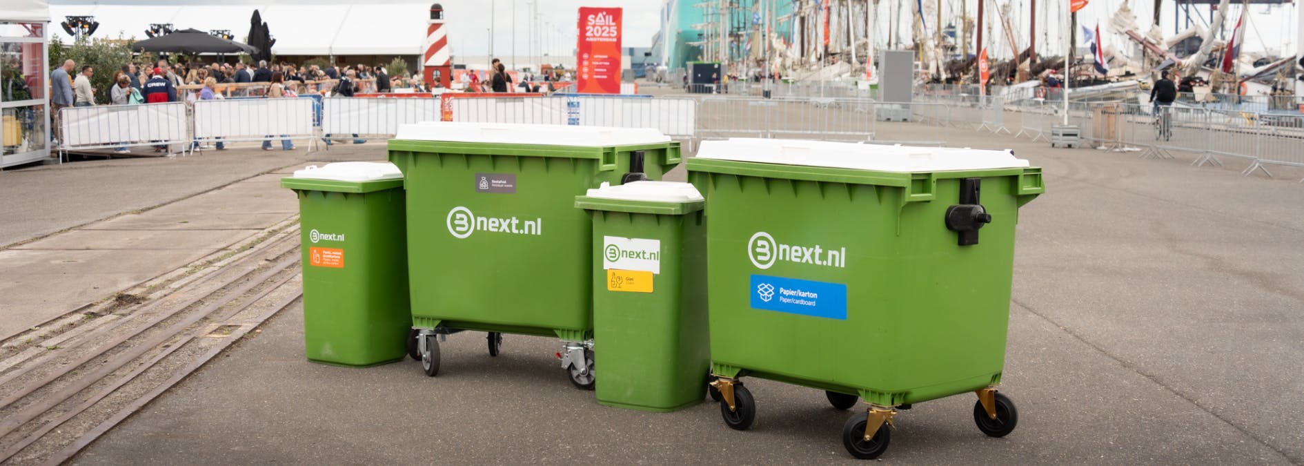 rolcontainers op de kade bij SAIL 