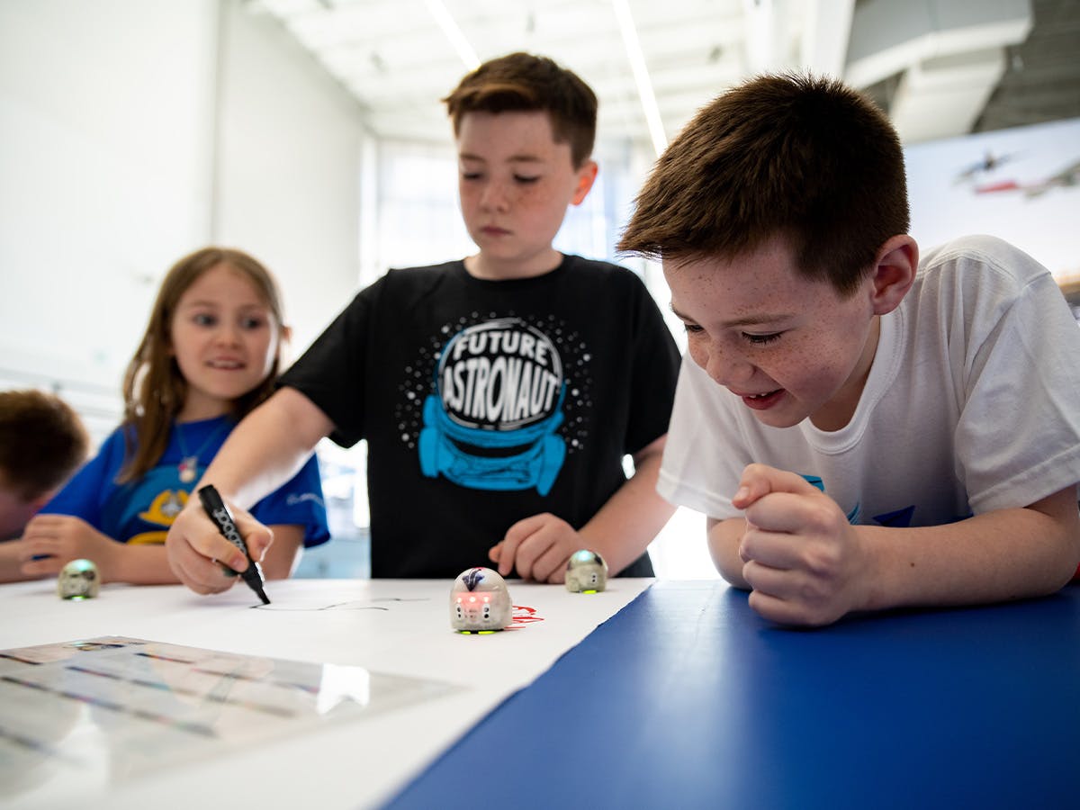 Kids play at the robotics table in our Gallery.