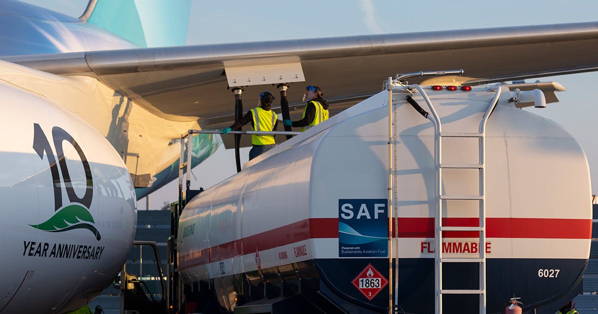 Aviation maintenance technicians Peter Nease and Clarence Santiago fuel the 2022 Boeing ecoDemonstrator, which flies on a 30/70 blend of SAF and conventional jet fuel.