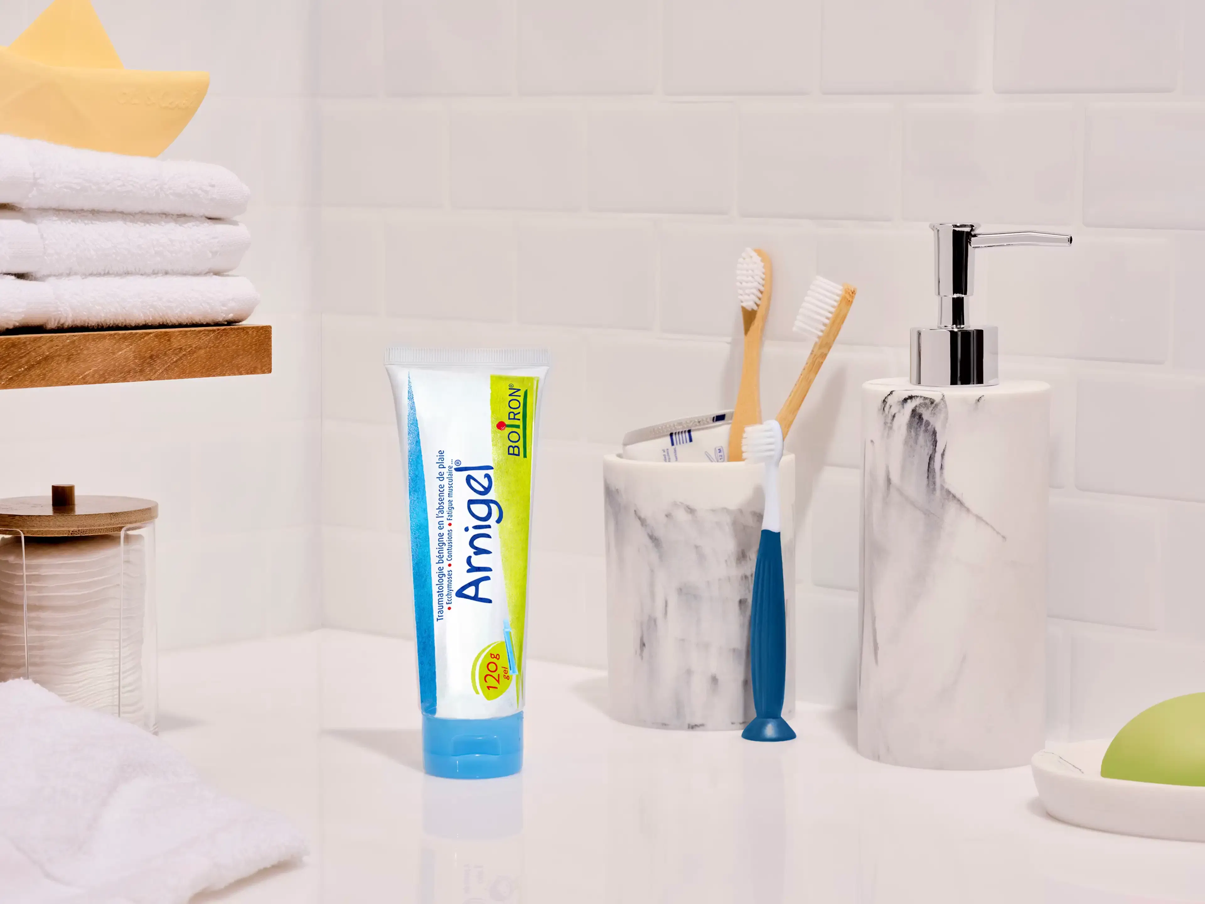 Boiron Arnigel crème in de badkamer