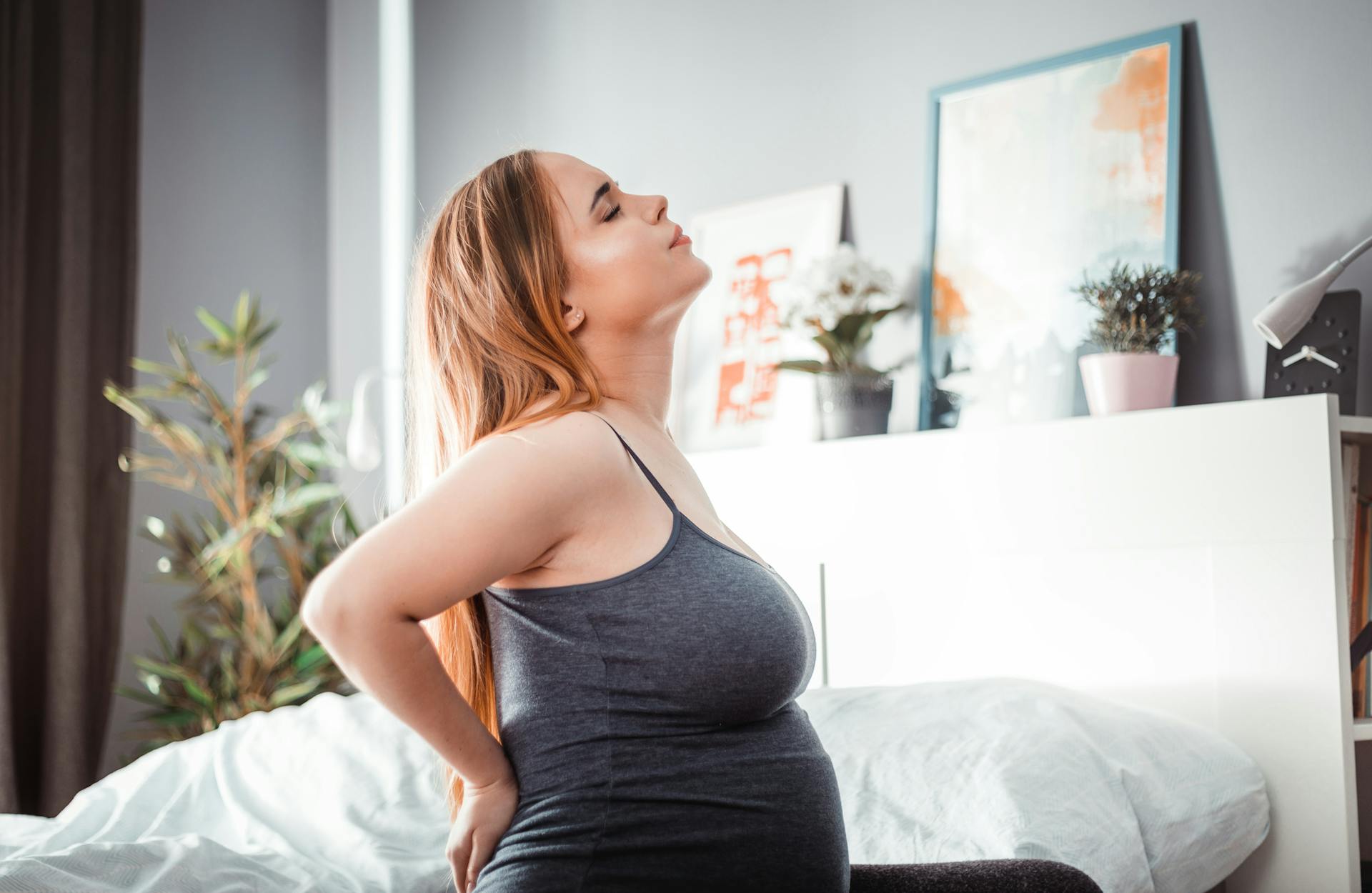 donna incinta schiena