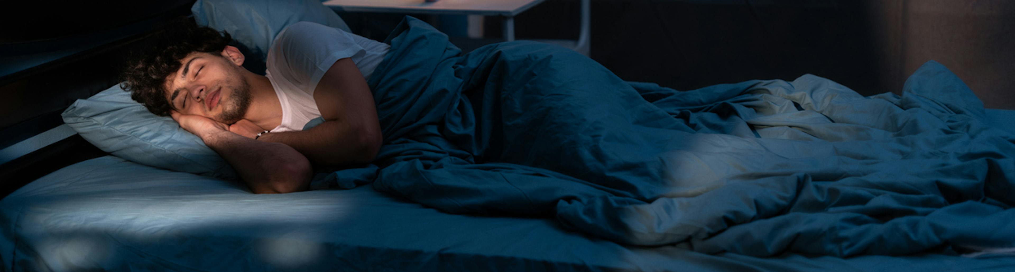 Uomo che ha utilizzato la melatonina per dormire meglio