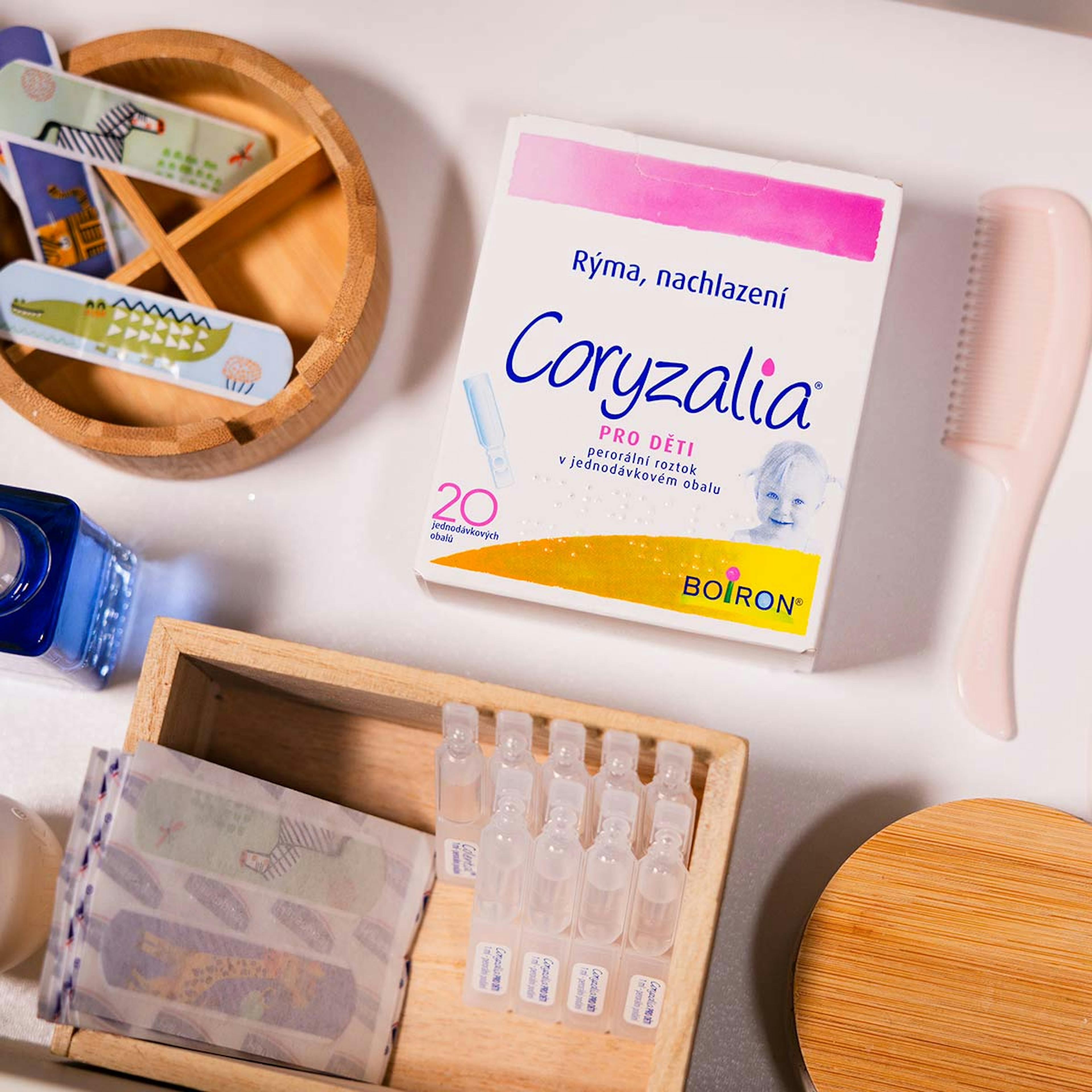 Coryzalia pro děti, rýma, nachlazení, homeopatický lék, výtok z nosu, kýchání, pocit ucpaného nosu a slzení.