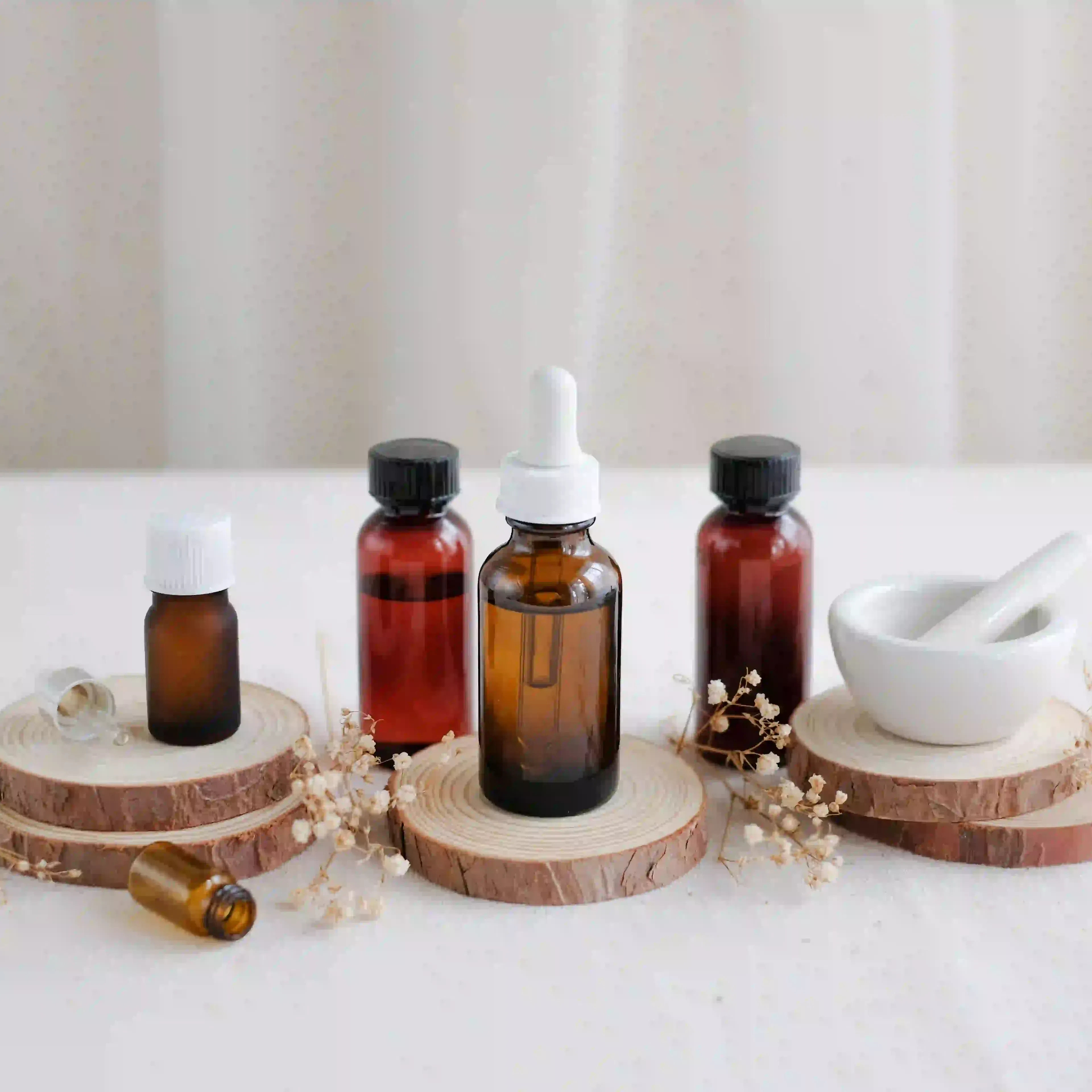 Flacons d'huiles essentielles aromathérapie